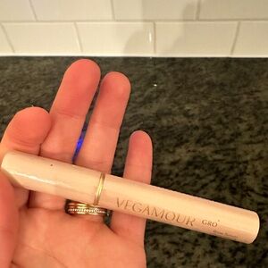 Vegamour Gro Brow Serum